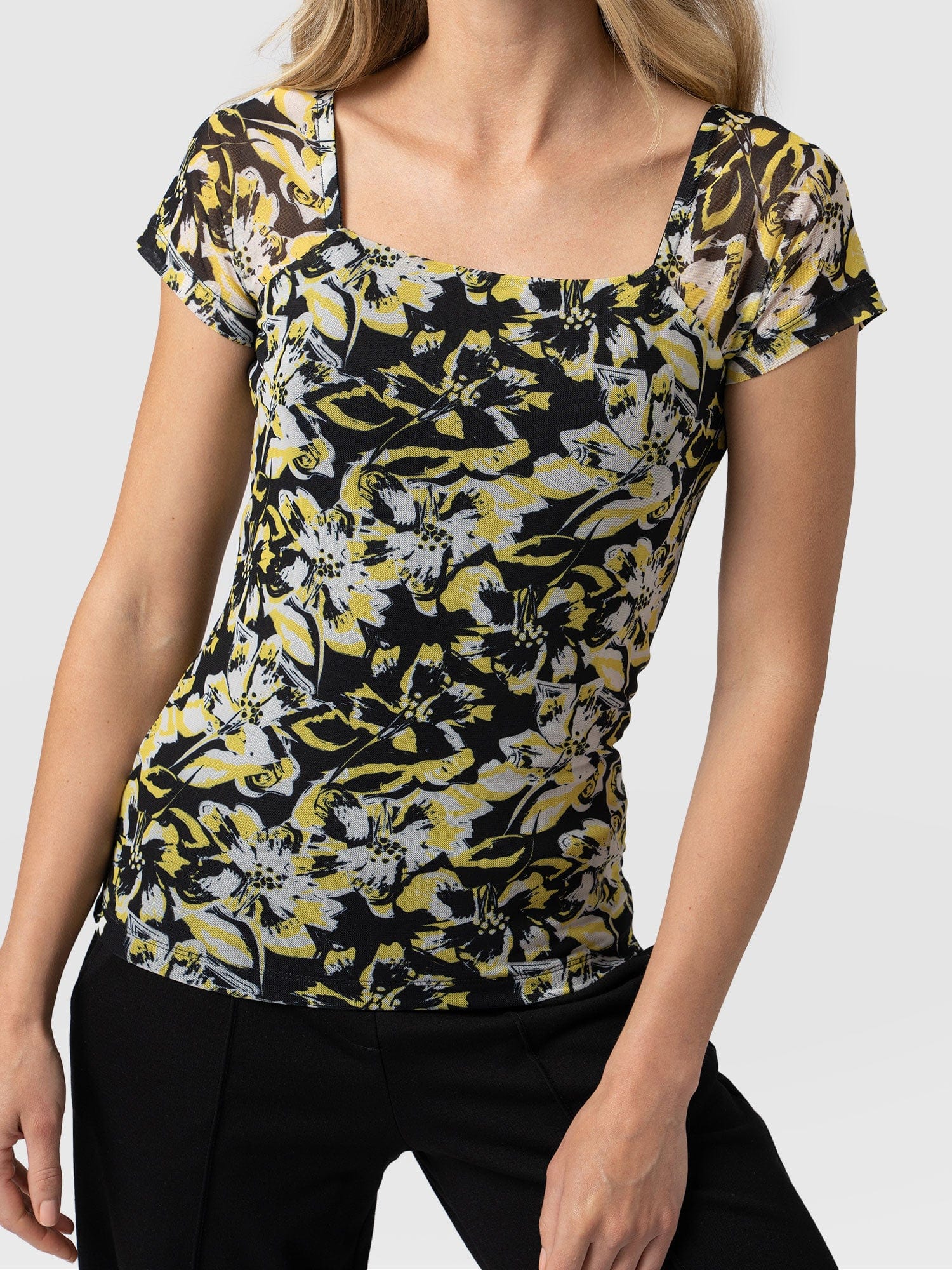 Marlene Mesh Short Sleeve Tee Jardin Stencil - Women's Tops | Saint + Sofia® EU